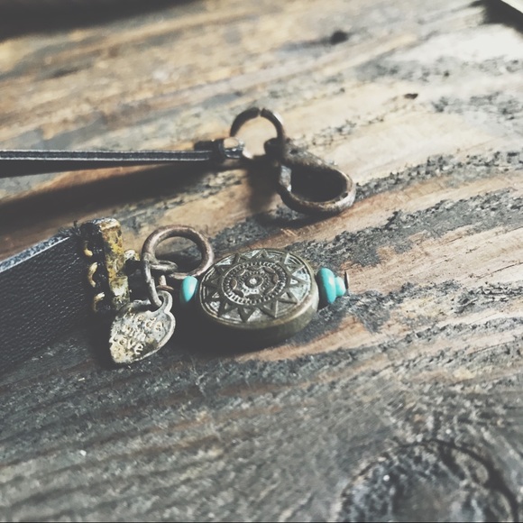 Peace Symbol Pendant Choker Necklace - Picture 10 of 12